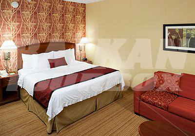 почивка в Courtyard Somerset