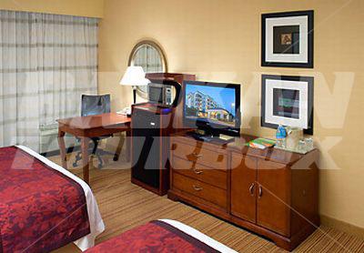 почивка в Courtyard Somerset