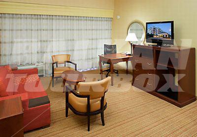 почивка в Courtyard Somerset