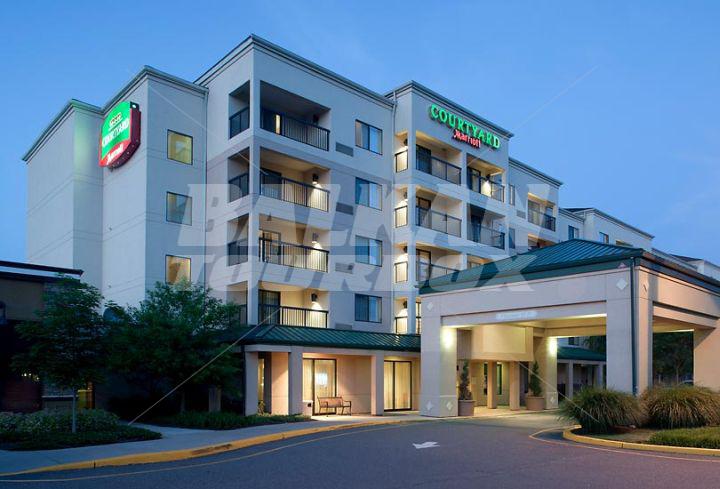 почивка в  Courtyard Somerset