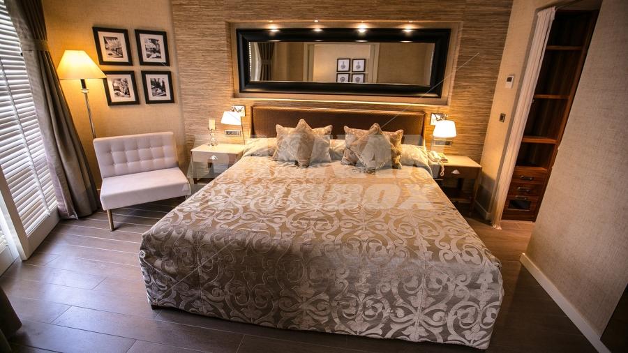 holiday in Elegance International