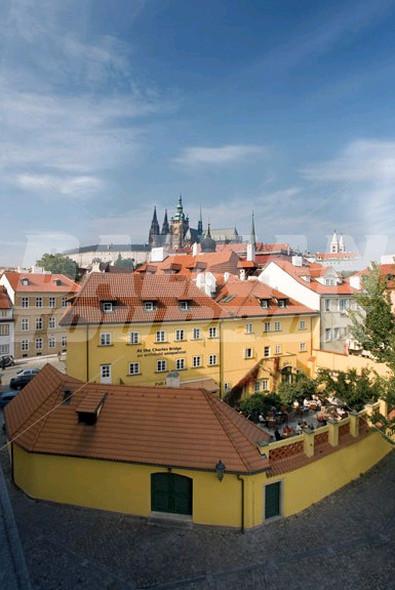 почивка в Archibald At The Charles Bridge Prague
