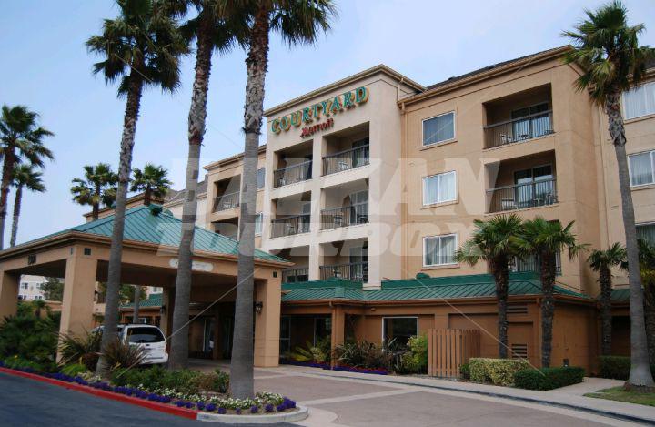 почивка в  Courtyard by Marriott San Francisco Airport/Oyster Point Waterfront