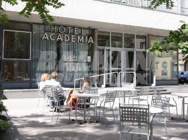 почивка в Academia