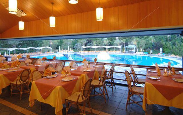 holiday in Queen's Park Le Jardin