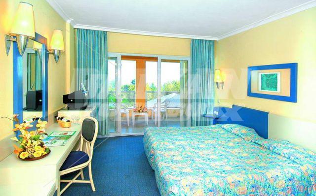 holiday in Queen's Park Le Jardin