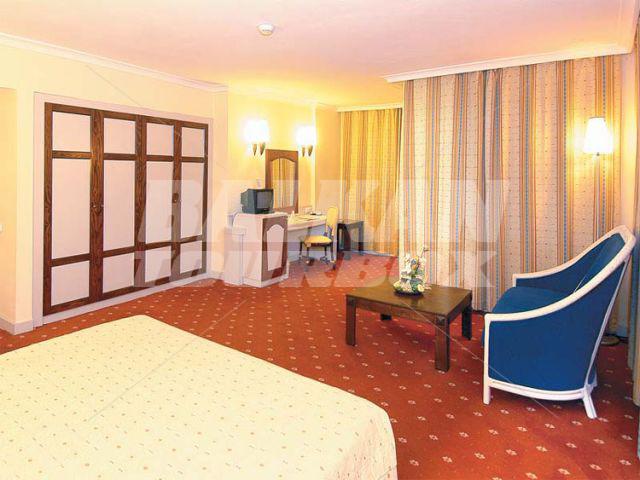 holiday in Queen's Park Le Jardin