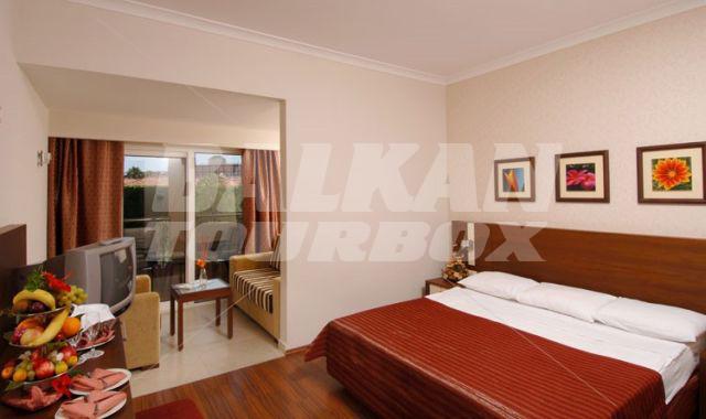 holiday in Queen's Park Le Jardin