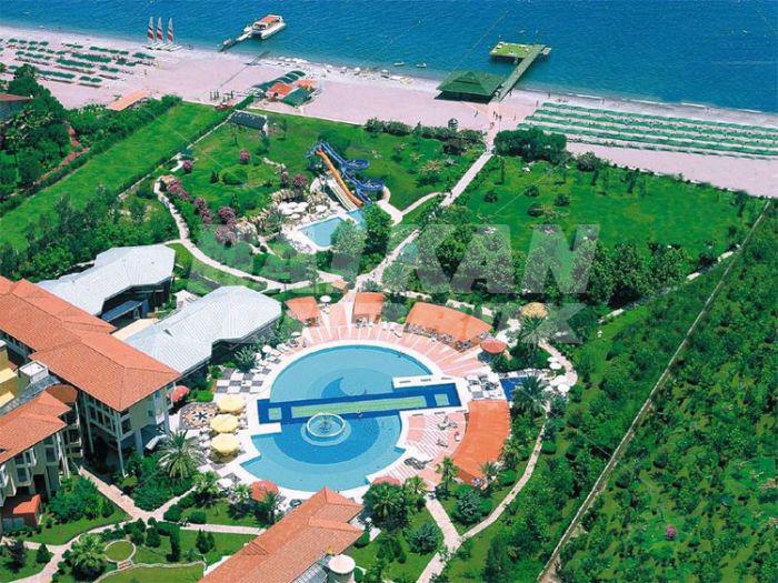 holiday in Queen's Park Le Jardin