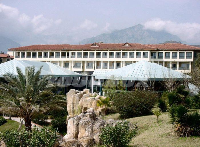 holiday in Queen's Park Le Jardin