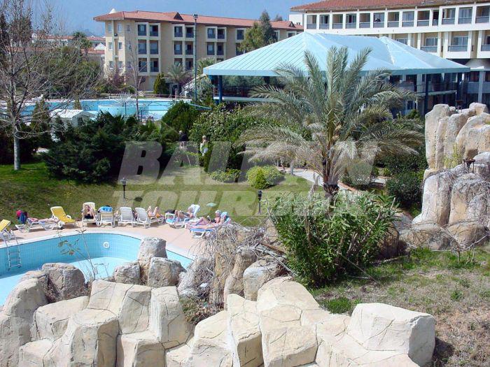 holiday in Queen's Park Le Jardin