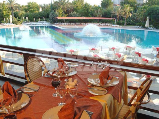 holiday in Queen's Park Le Jardin