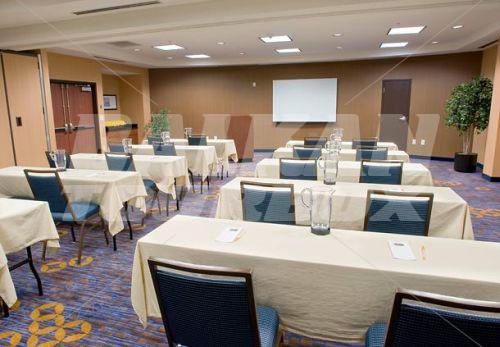 почивка в Courtyard by Marriott Cincinnati North at Union Centre