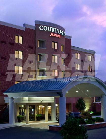 почивка в Courtyard by Marriott Cincinnati North at Union Centre