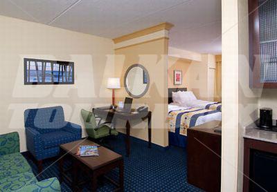 почивка в SpringHill Suites Norfolk Old Dominion University