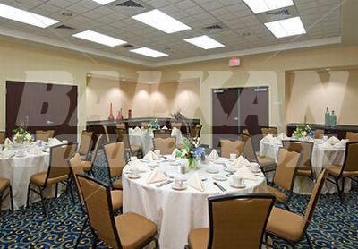 почивка в SpringHill Suites Norfolk Old Dominion University