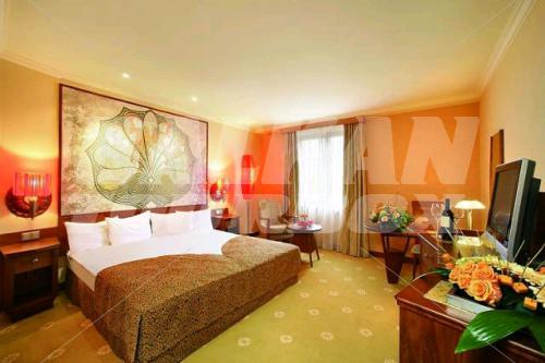 holiday in Crowne Plaza Prague Castle
