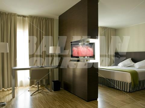 почивка в NH Savona Darsena