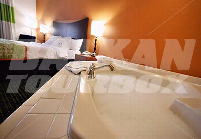 почивка в Fairfield Inn & Suites by Marriott Kansas City Airport