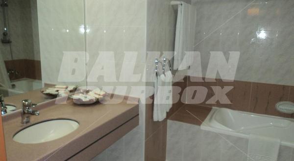 почивка в Howard Johnson Bur Dubai