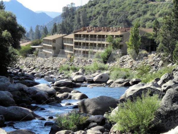 почивка в Yosemite View Lodge