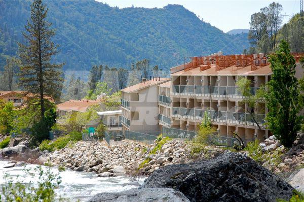 почивка в Yosemite View Lodge