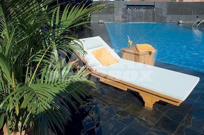 holiday in Jomthien Thani