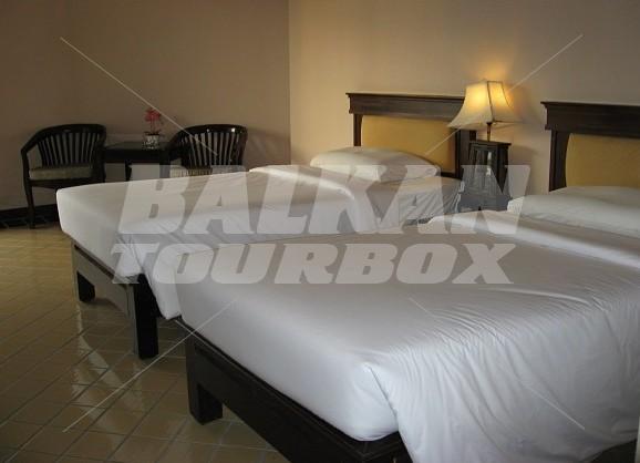holiday in Jomthien Thani