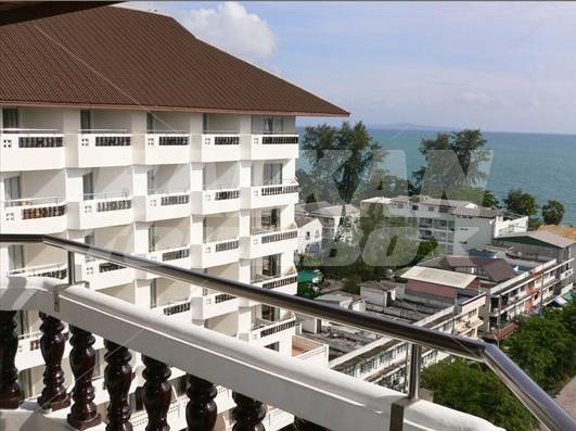 holiday in Jomthien Thani