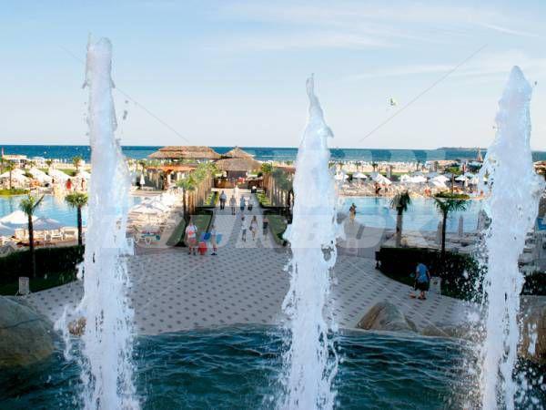 holiday in Majestic Beach