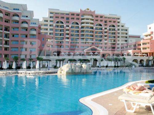 holiday in Majestic Beach
