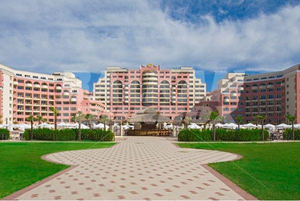 holiday in Majestic Beach