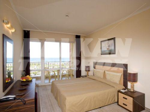 holiday in Majestic Beach
