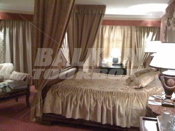 почивка в Delmon Hotel