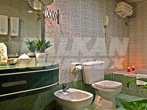 почивка в Delmon Hotel
