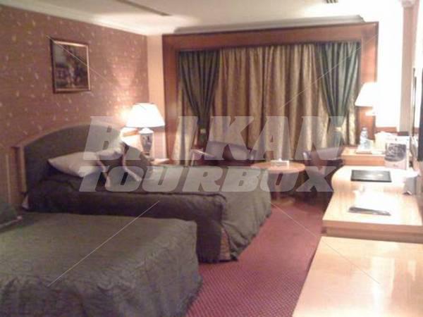 почивка в Delmon Hotel