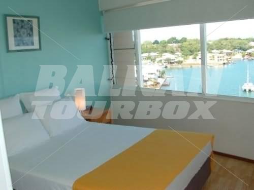почивка в Cullen Bay Resort