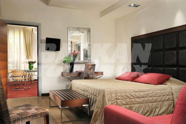 holiday in Athenaeum