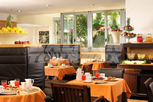 holiday in Athenaeum