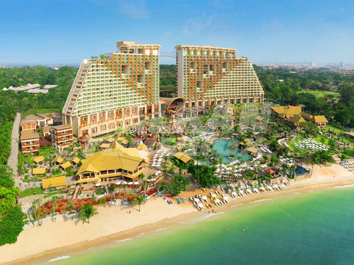 holiday in  Centara Grand Mirage Beach