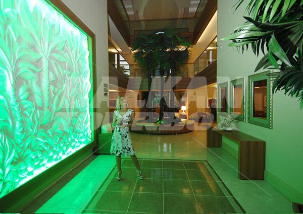 почивка в Ambassador Plaza