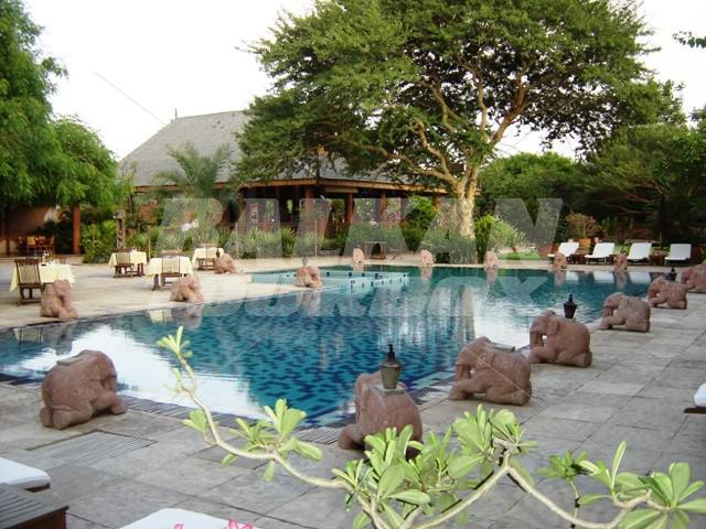 holiday in @ Tharabar Gate