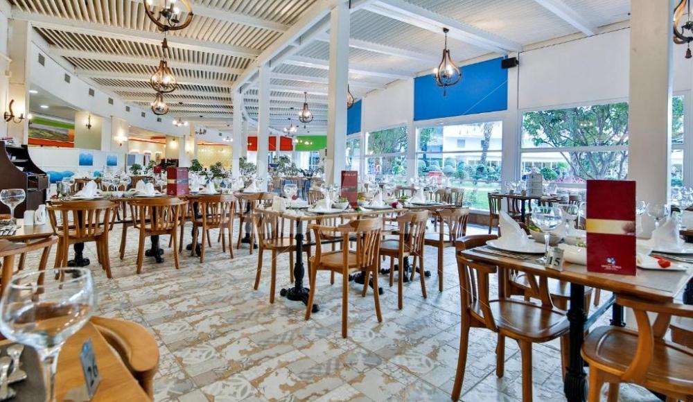 почивка в Crystal Admiral Resort