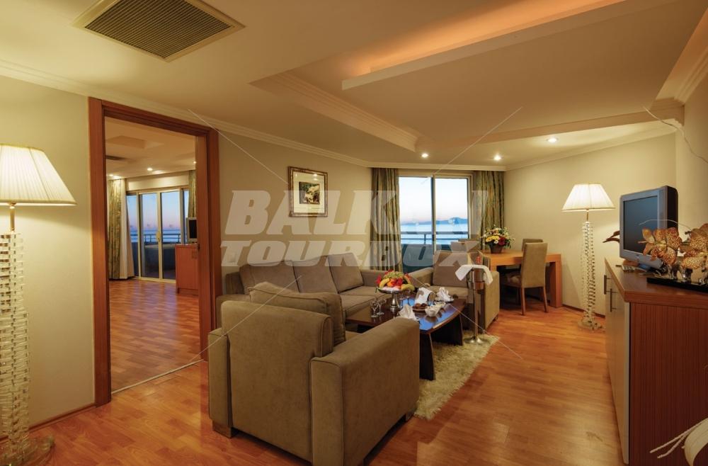 почивка в Crystal Admiral Resort
