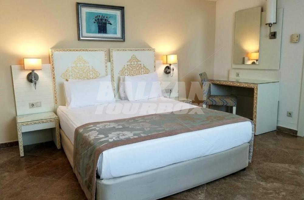 почивка в Crystal Admiral Resort