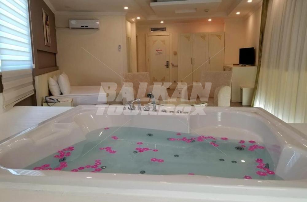 почивка в Crystal Admiral Resort