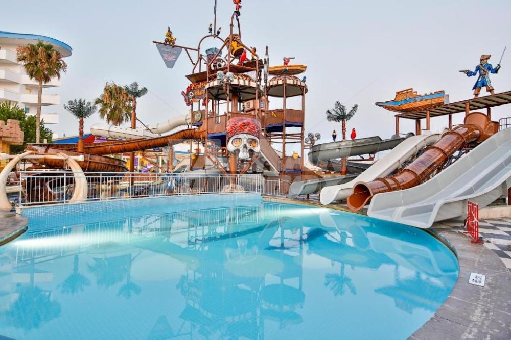 почивка в Crystal Admiral Resort