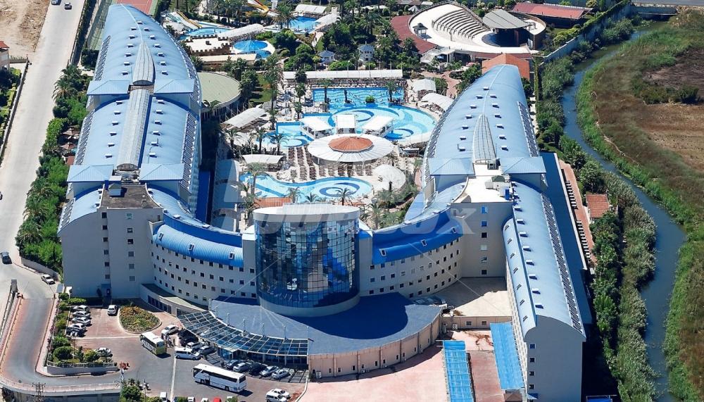 почивка в Crystal Admiral Resort