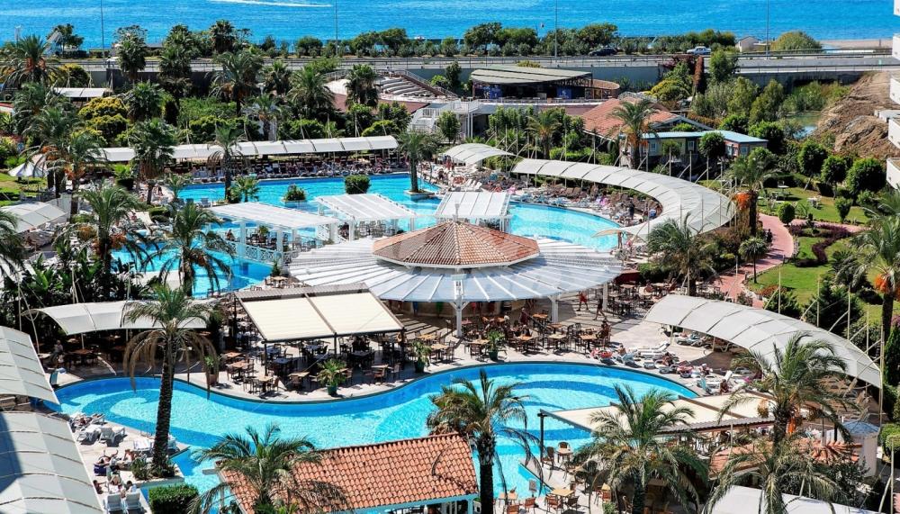 почивка в Crystal Admiral Resort