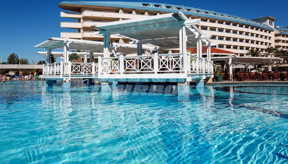 почивка в Crystal Admiral Resort